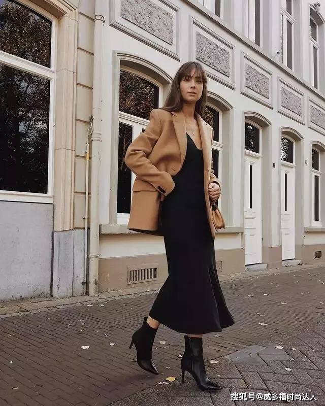 穿越 驼色+白色、驼色+红色，驼色与它们搭配，让你越穿越高级！