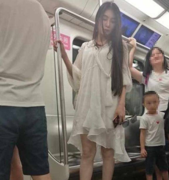 长发“长发公主”火了，只因一双大象腿？网友：微胖界的女王