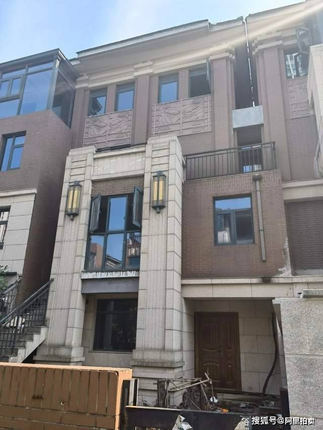 山东临沂兰山区一套5层别墅将以800万起拍室内毛坯估价超千万