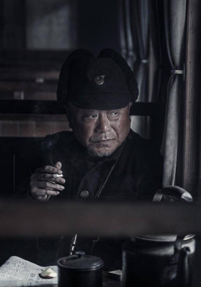 铁道|《铁道英雄》到底有多牛？范伟让日本籍演员秒怂，教科书式演技！