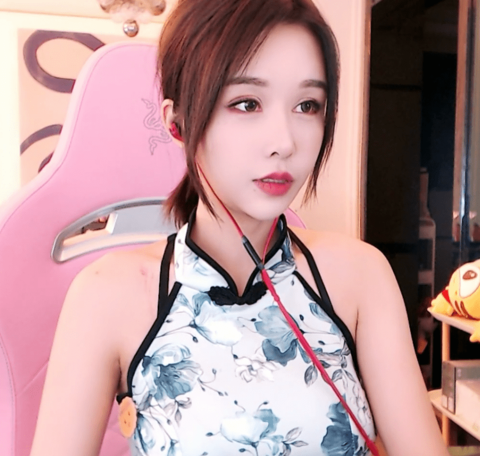 navi夺冠csgo大菠萝兑现承诺7天穿不同丝直播今天穿什么丝