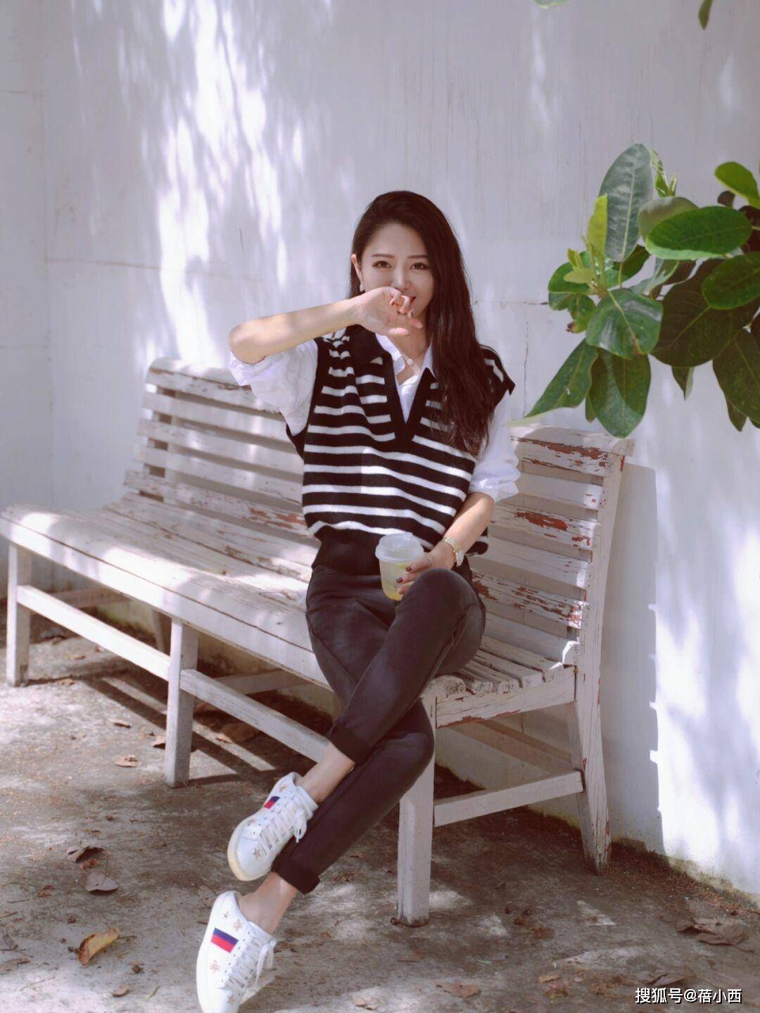 驼色 奔三奔四的女人会穿“毛衣”更时尚，搭配思路总结好了，值得借鉴