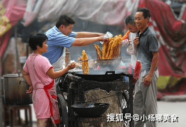 食品|还在早餐吃油条？以下坏处你有必要了解一下，没有营养还危害健康