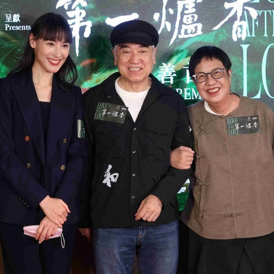 感觉离了美颜滤镜，梁洛施脸松弛发腮明显，才33就成了地道的老阿姨！