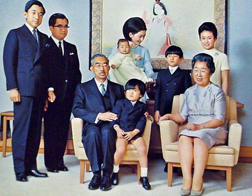 原创良子皇后基因强大眯眯眼传了4代跟爱子公主越看越像