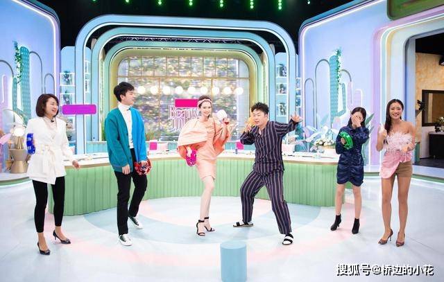 一身戚薇要把“金鱼妆”带火了，格子吊带搭蓬蓬裙，骨子里散发少女感