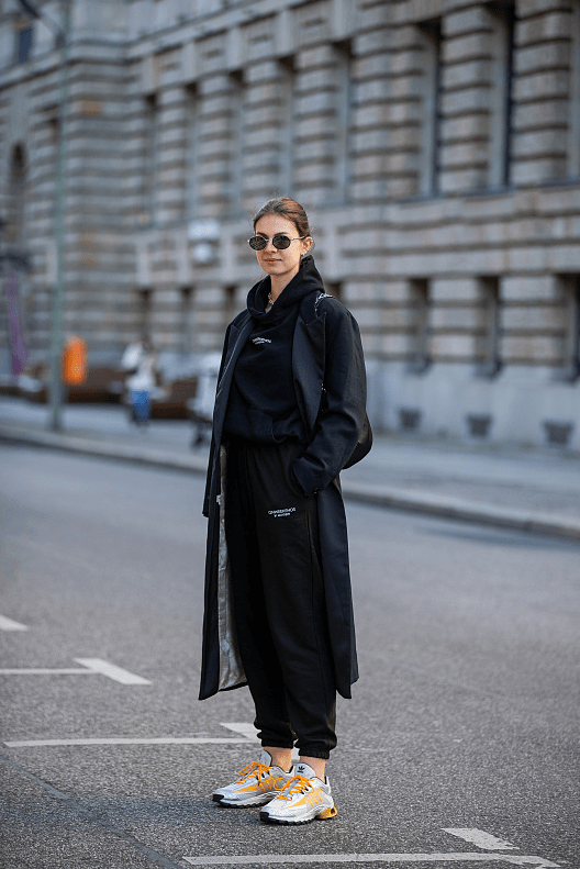 黑色 穿来穿去，还是极简风“黑色大衣”最时髦，百搭不踩雷还好看