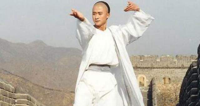 吴京|看吴京年轻时的照片，难怪谢楠说他也是小鲜肉，我们低估了他的颜