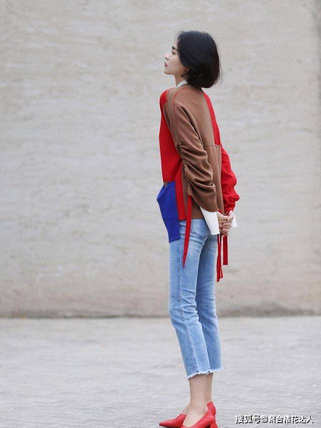 丽人 气质简约的“牛仔裤”，今冬流行这样穿，洋气显瘦，变身都市丽人