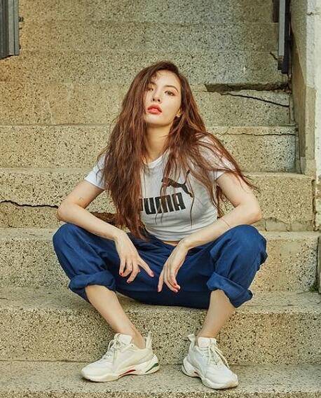 整体 野马泫雅不走性感，简约邻家的穿着更耐看，刘雯穿着适合大众学习