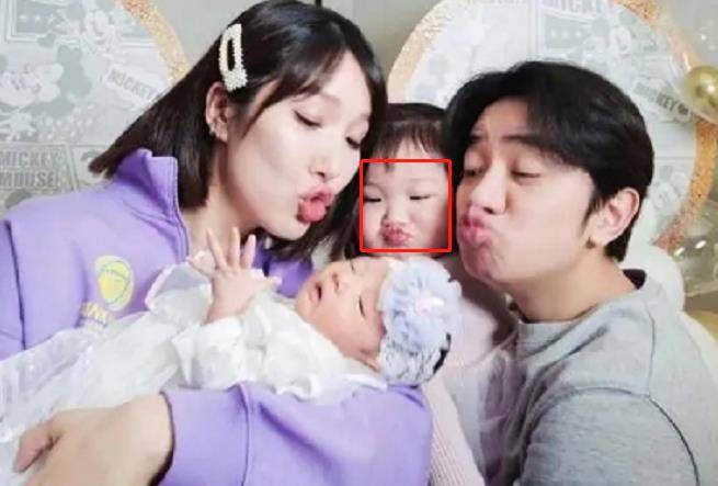 王祖蓝|36岁李亚男诞下二胎，晒出全家福大宝吸睛，网友：越来越好看