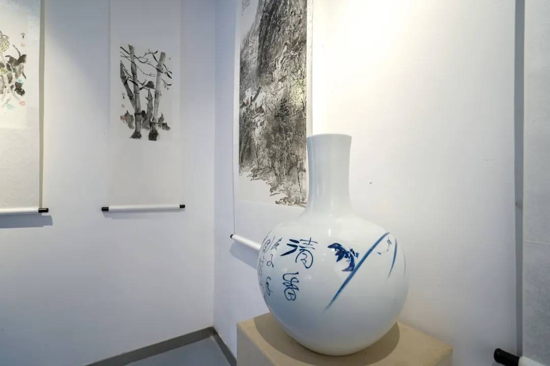 氿风鸿道宜兴徐悲鸿画院第一届花鸟画展圆满开幕