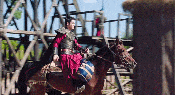 什么|马戴美瞳画眼线？太子妃升职记的马后期合成，骑马戏都是这么拍？！