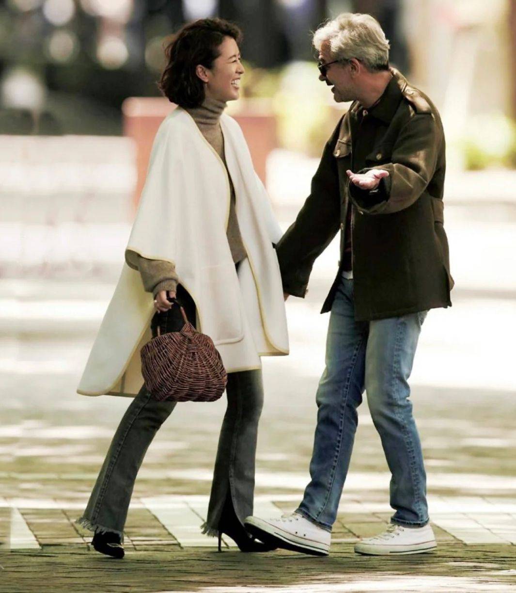 老公 50岁女人别总穿休闲装，学学日本阿姨的穿搭，难怪老公那么宠她