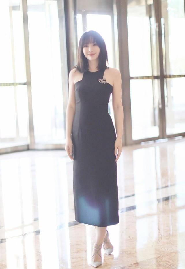 身材 柳岩的极品身材真让人羡慕，女人看了也会脸红，九头身比例真不错