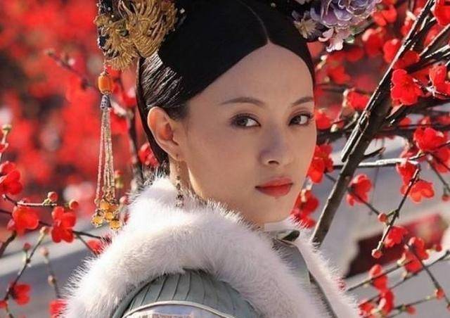 白素贞 38岁的孙俪撞衫66岁的赵雅芝：“妈妈腰”和“少女腰”的区别