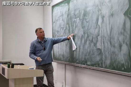 量子|丘成桐拉来一位大牛！又一位国际顶尖数学物理学家加盟清华