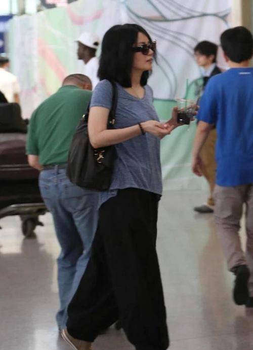 漂亮 王菲老了也是女神，近照虽有皱纹，但仍然掩盖不住她的魅力