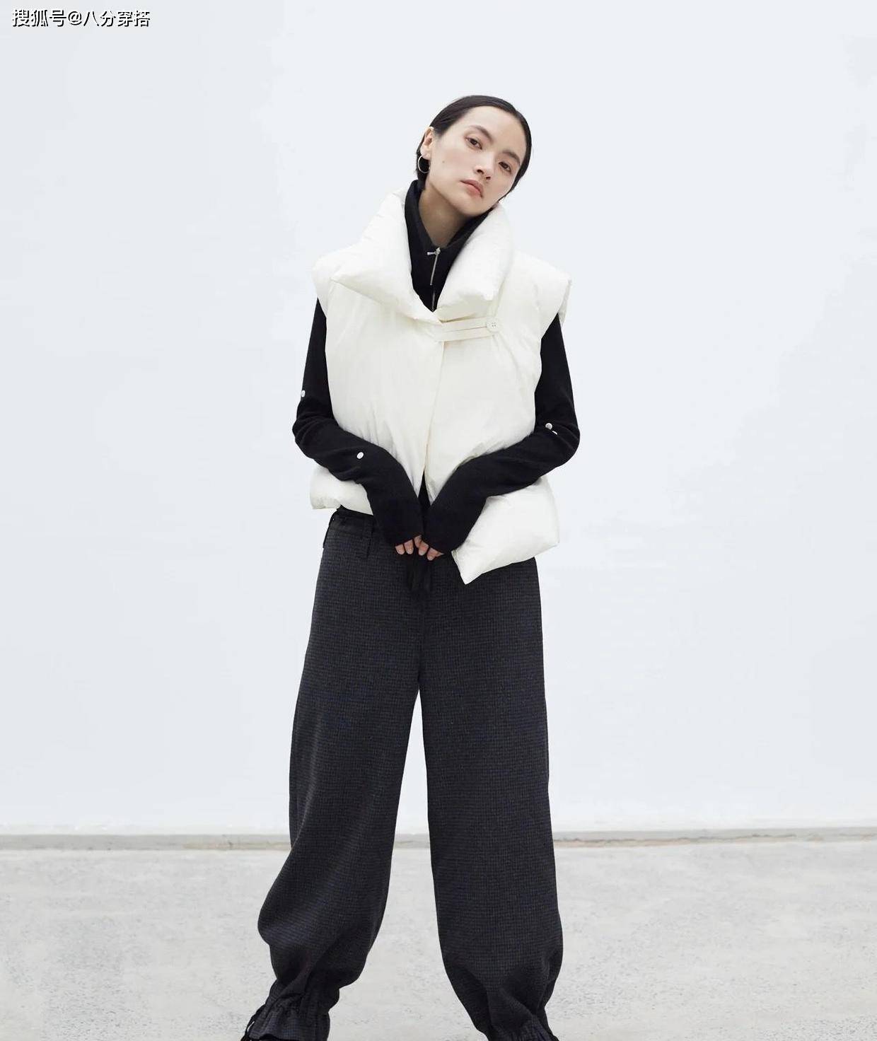 进行 羽绒服太显胖了?试试羽绒马甲叠穿的搭配,保暖舒适又减龄