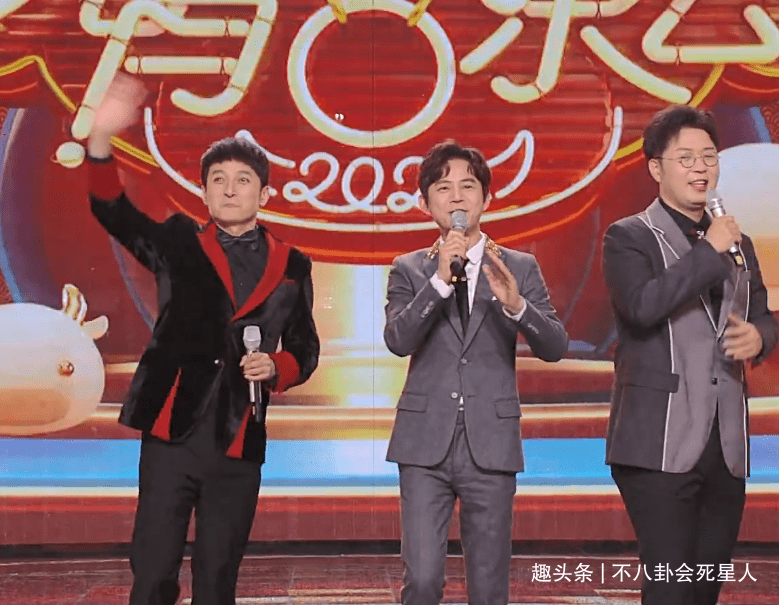 何炅嘴|芒果元宵会槽点多:何炅嘴瓢,沈梦辰戴美瞳扮老,四小花群魔乱舞