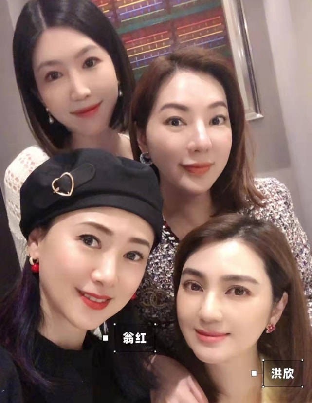 显得开了美颜滤镜，洪欣翁虹还没素人漂亮，真实容貌是老但更有气质！