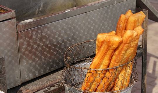 煎饼|3种“糊弄型”早餐,少给孩子吃,看似健康,其实没营养还伤脾胃