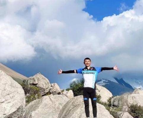 大学骑行社团学生“开发”骑行路线，学生围绕川藏线骑行2130公里