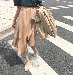 图片 女人可以不漂亮但一定要有气质，试试这两种优雅显瘦的半身裙，又美又飒！