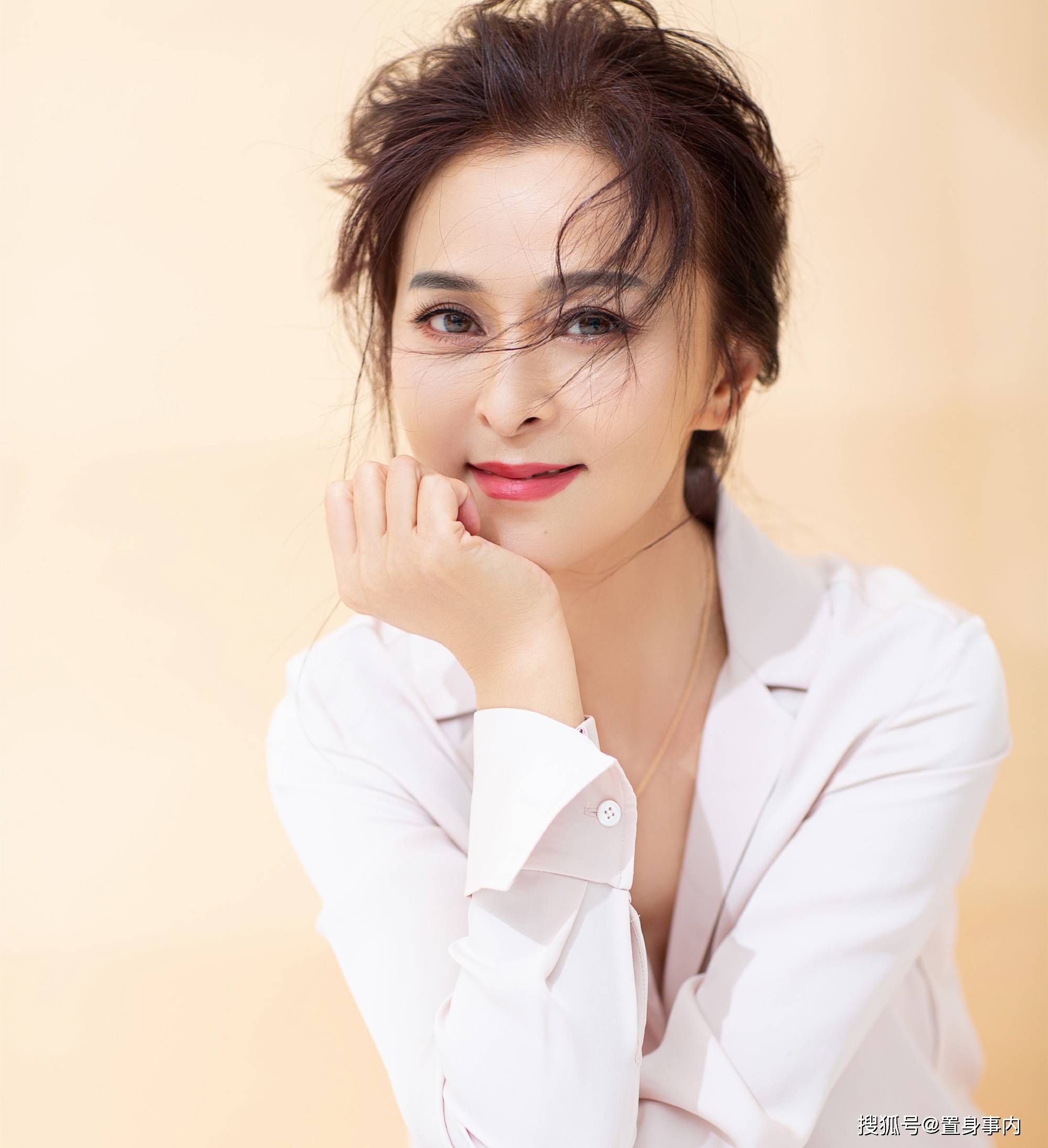 原创川妹子何音13年感情难舍黄志忠离婚2年后事业爱情双丰收