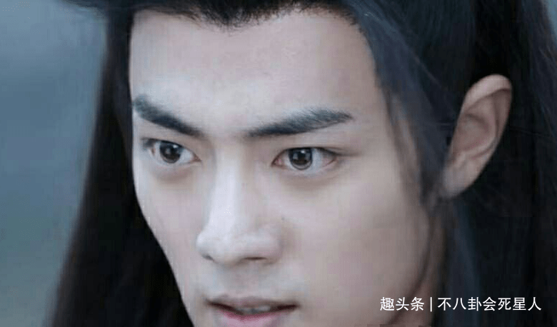 刘宇内娱男星越来越精致,刘宇外出都戴手膜,蔡徐坤眼线眼影妆感浓