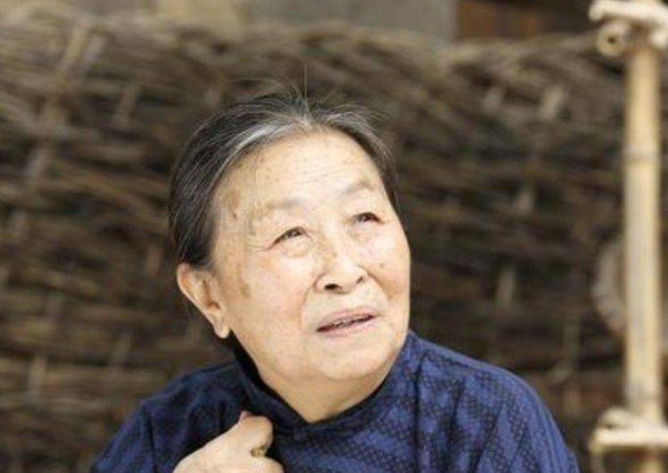 张少华奶奶去世的第一天 谢孟伟迫不及待地发表了演讲 网友们的反应太