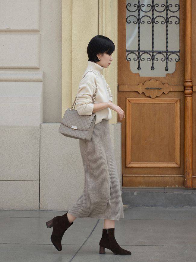 塑造出 漆皮靴的风格百变，可以塑造出很多种气质的穿搭