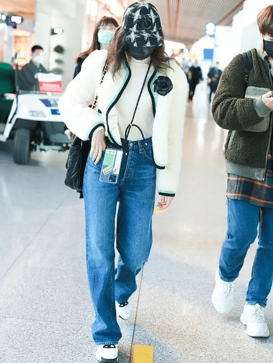 显得 冬季穿搭显瘦显高又保暖，非常的时髦