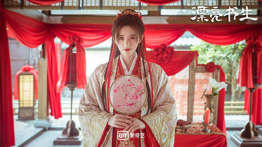调整女明星发际线变美史：从生硬的美到自然的美，她们都做对了什么？