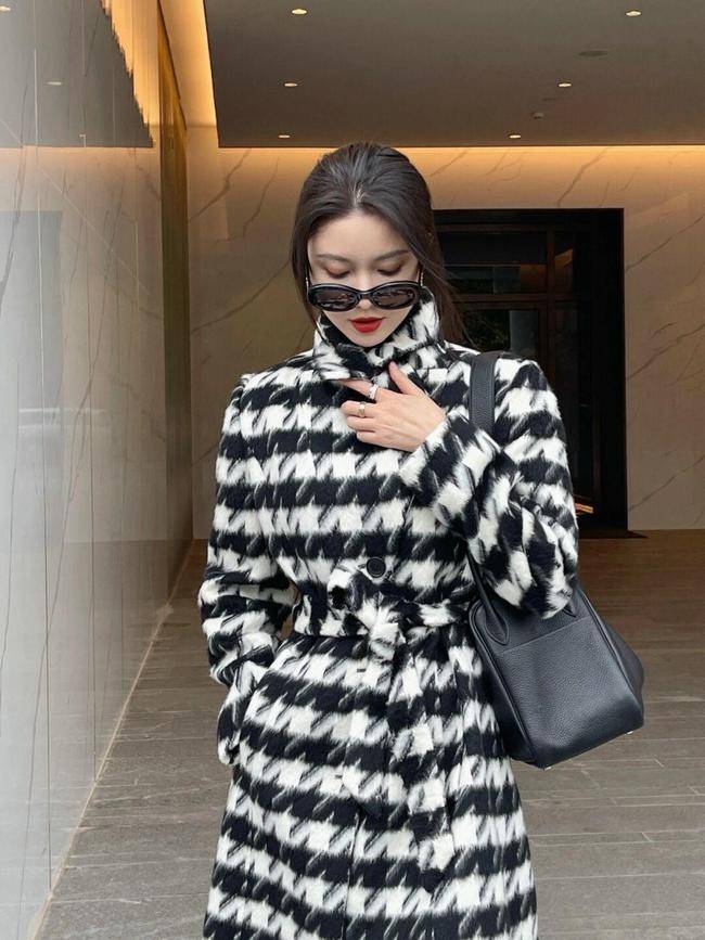 威尔士 实用的千鸟格大衣造型，能让你轻松穿出优雅与时髦