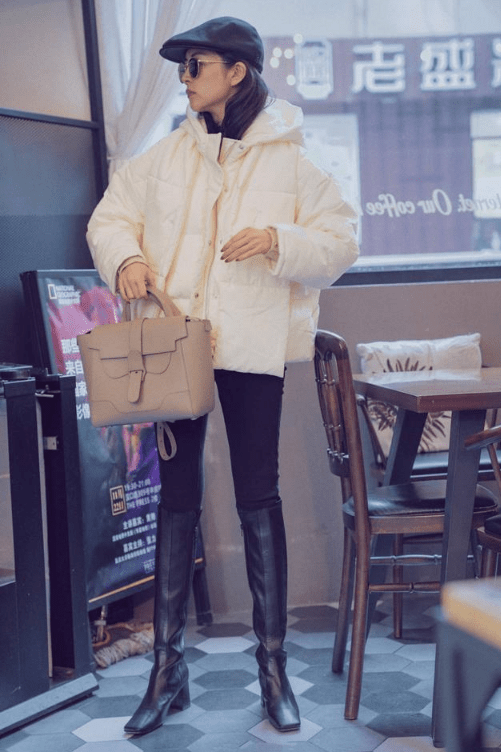 显得 短外套+长裤子才是秋冬最佳CP，小个子女生照着穿，显高又显瘦