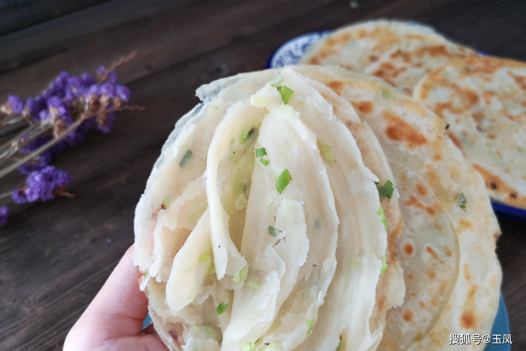 葱花|3块钱做10张手抓饼，一周早餐不用早起，外酥里软，层次多，真香