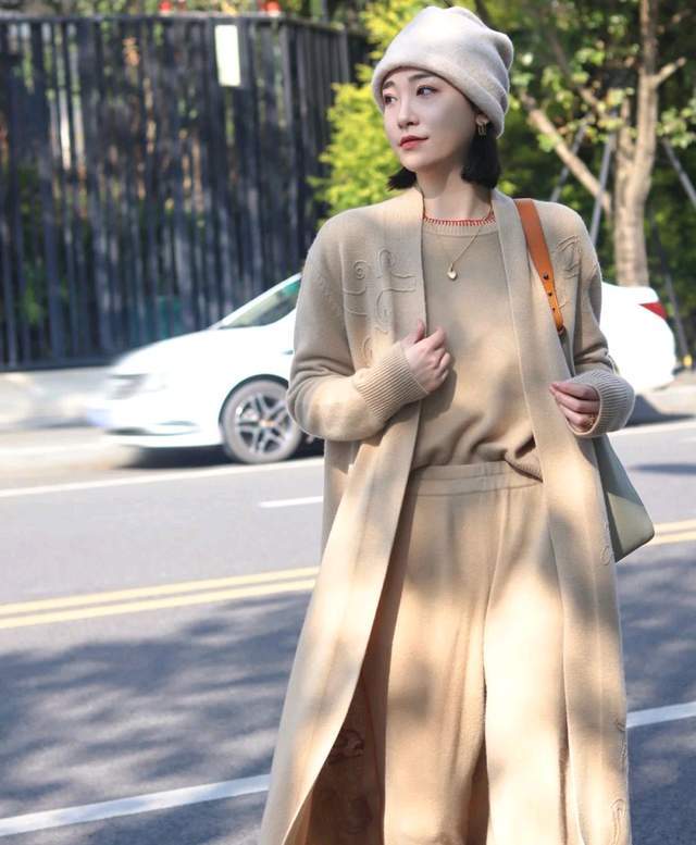 服装 冬天穿衣别太普通，可以借鉴这三套穿搭示范，满满的高级感