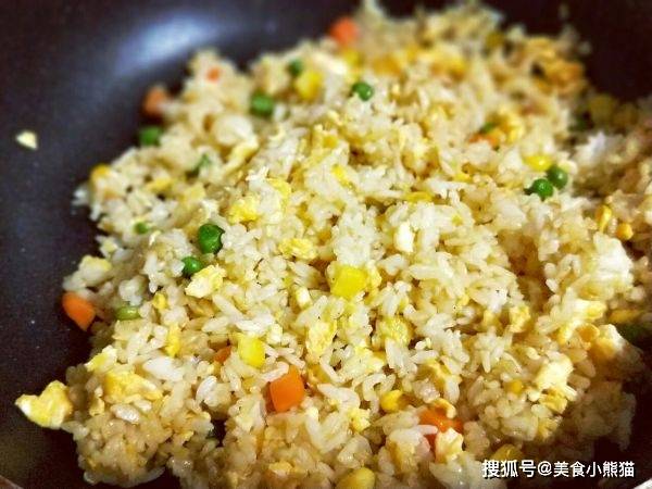 咖喱鱿鱼|7分钟学会一道高级料理，剩饭新吃法：咖喱鱿鱼饭，好吃简单易学