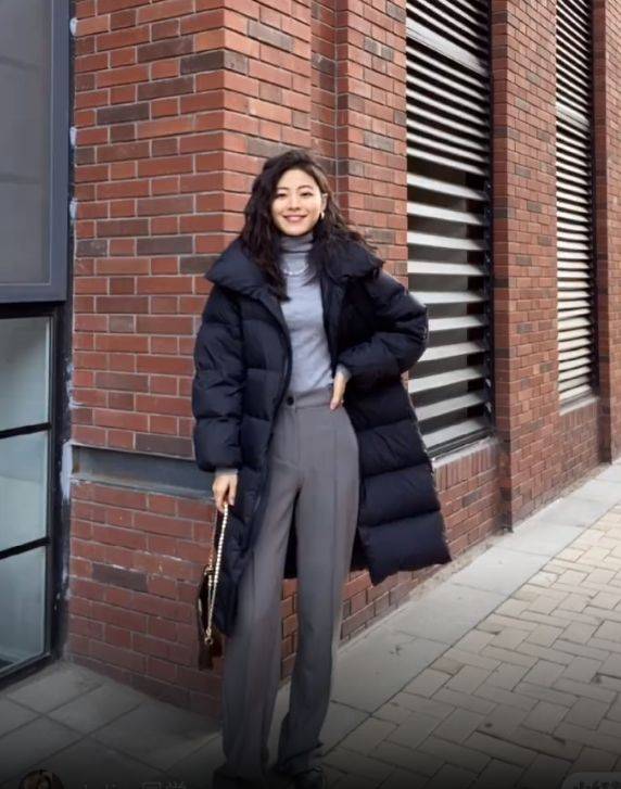颜色 谁说黑色羽绒服老土？35岁博主连搭7套时髦显气质，每套都想照搬
