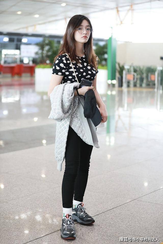 身材 23岁的林允顶着“星女郎”标签一出道即巅峰!