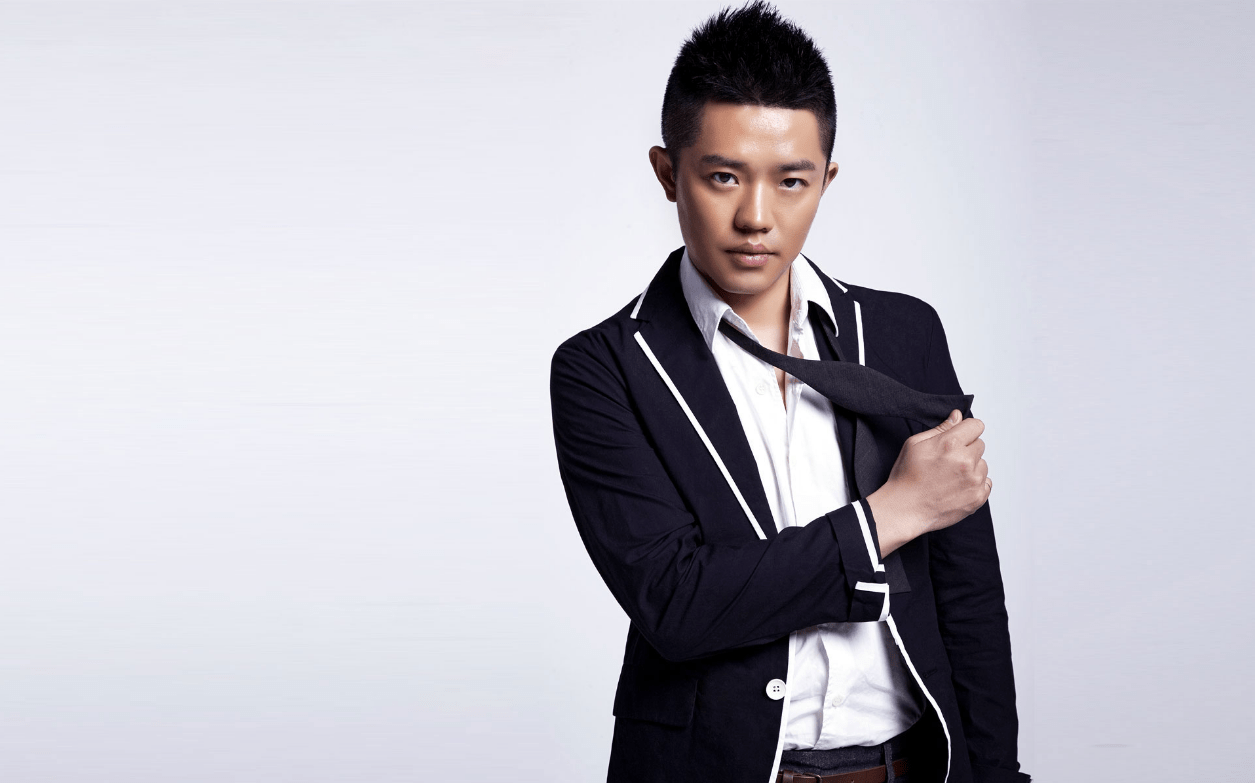 凤凰传奇组合合作了很多年,为何没有成为夫妻?玲花已经亲口说明_曾毅