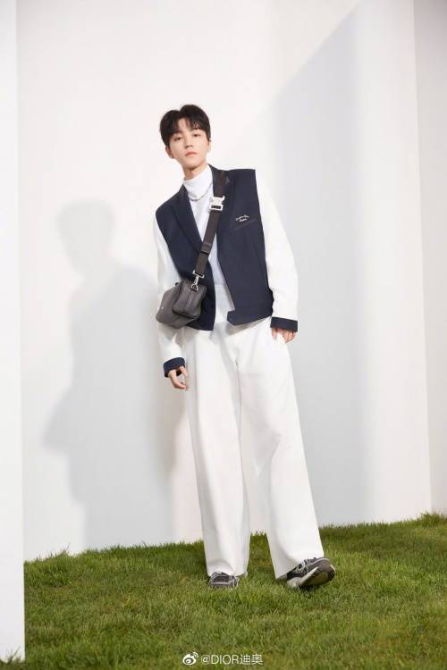 标志性 迪奥男风衣新款，简约大气更百搭,彰显男人独特的绅士风度