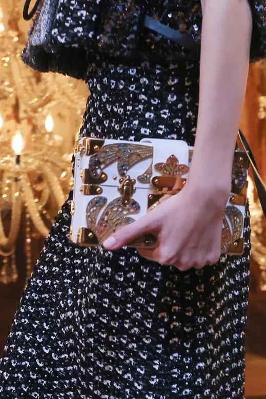 Vuitton 路易威登运1200盏华灯来上海办舞会,章子怡刘嘉玲舒淇全来了!