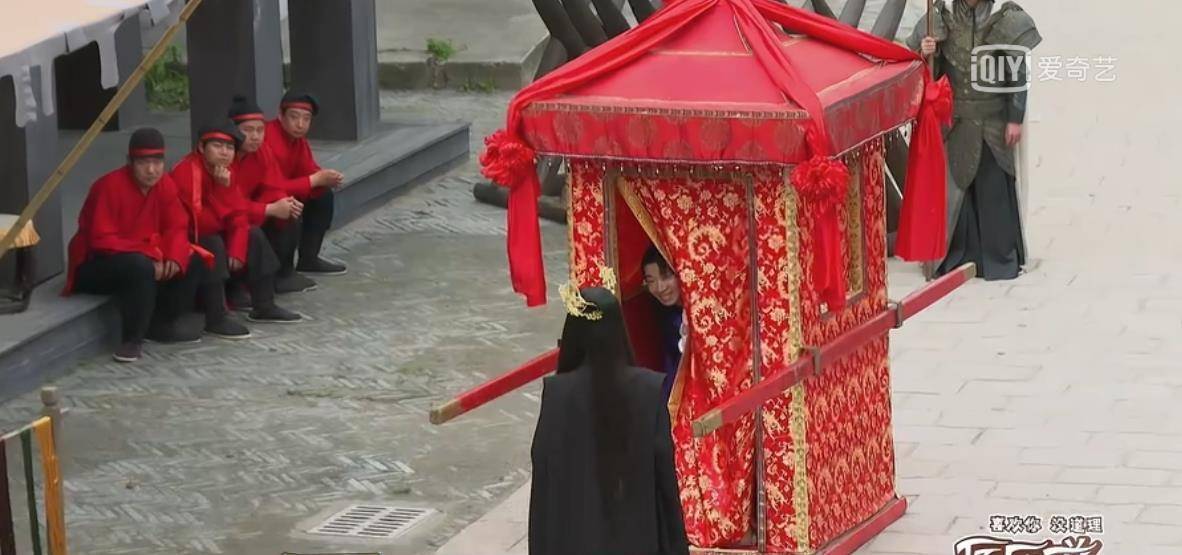 角色|《萌探探探案》那英人设惹争议,拉踩杨紫翻车不断,遭全网群嘲!