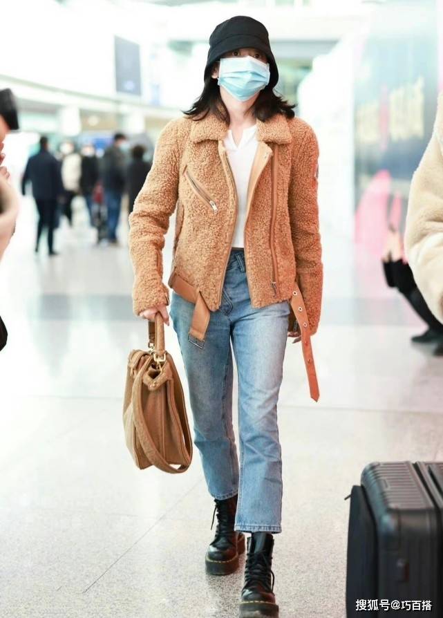 卫衣 宋祖儿机场穿搭好“奶”啊！清纯干净又漂亮，美得太与众不同了