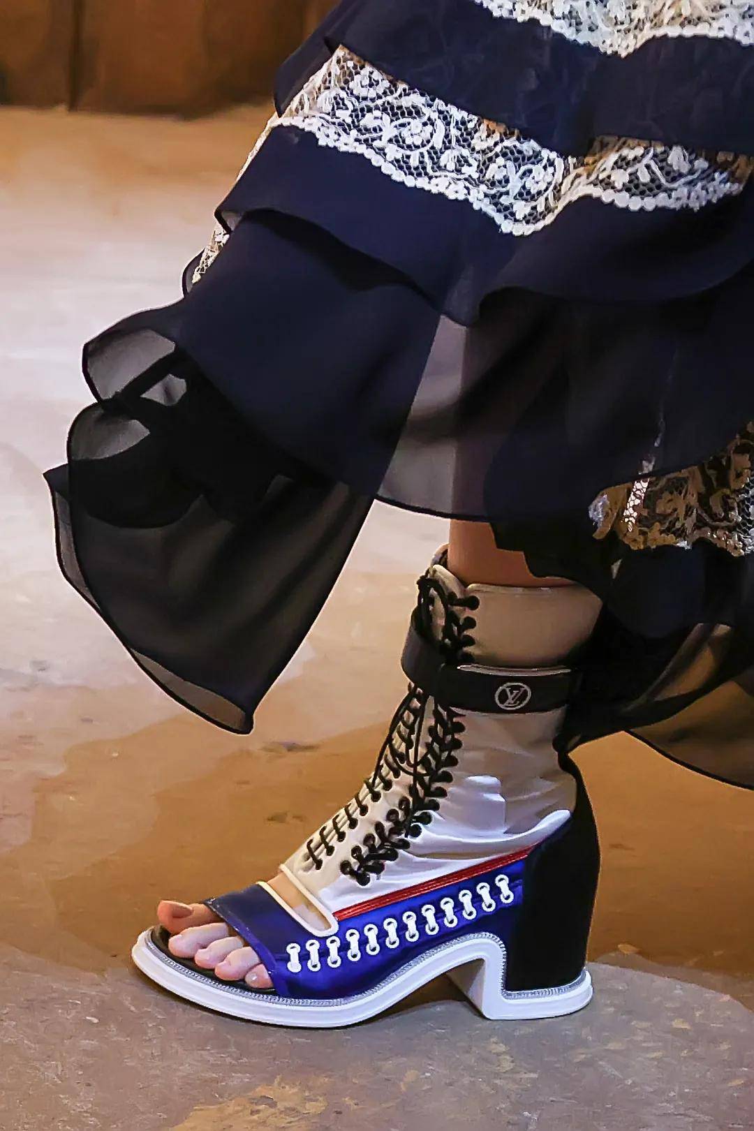 Vuitton 路易威登运1200盏华灯来上海办舞会,章子怡刘嘉玲舒淇全来了!