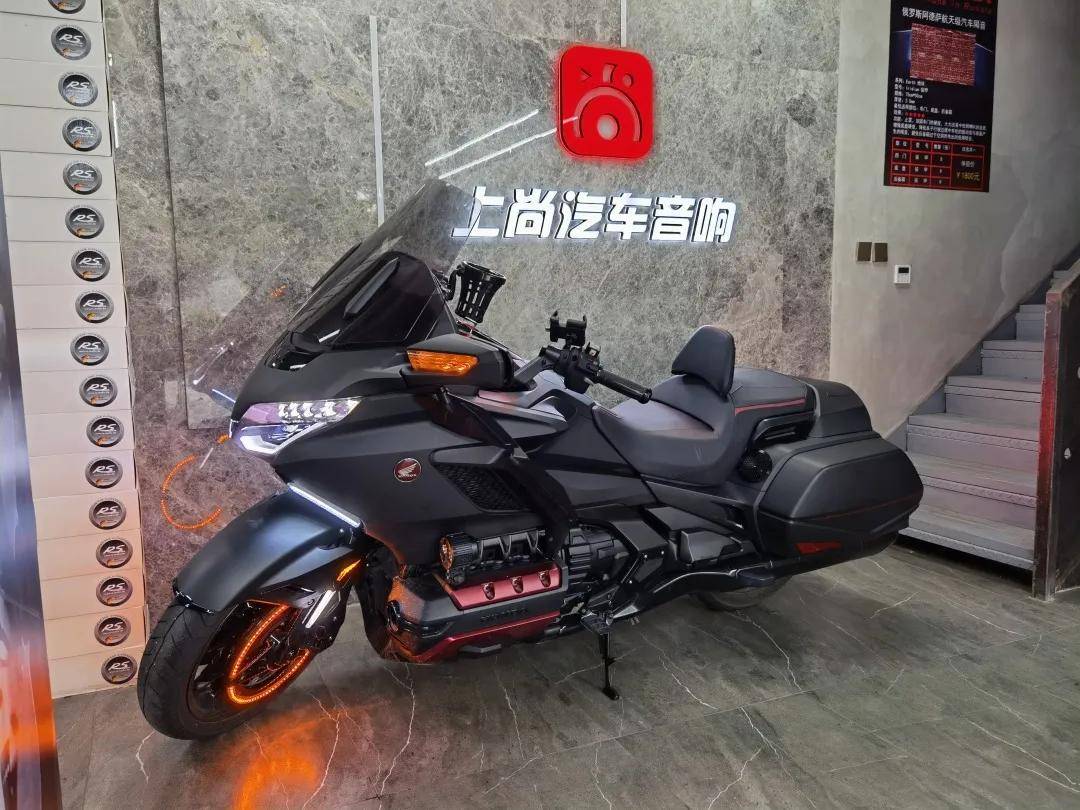 摩托车里的劳斯莱斯本田金翼音响升级