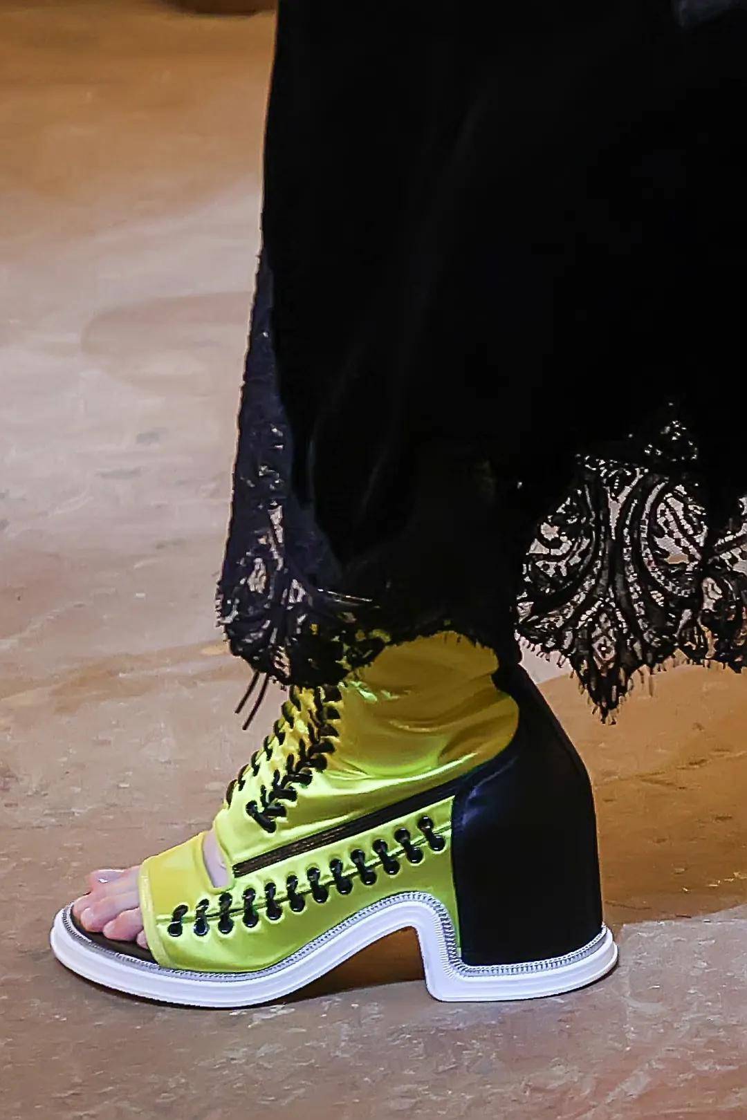 Vuitton 路易威登运1200盏华灯来上海办舞会,章子怡刘嘉玲舒淇全来了!