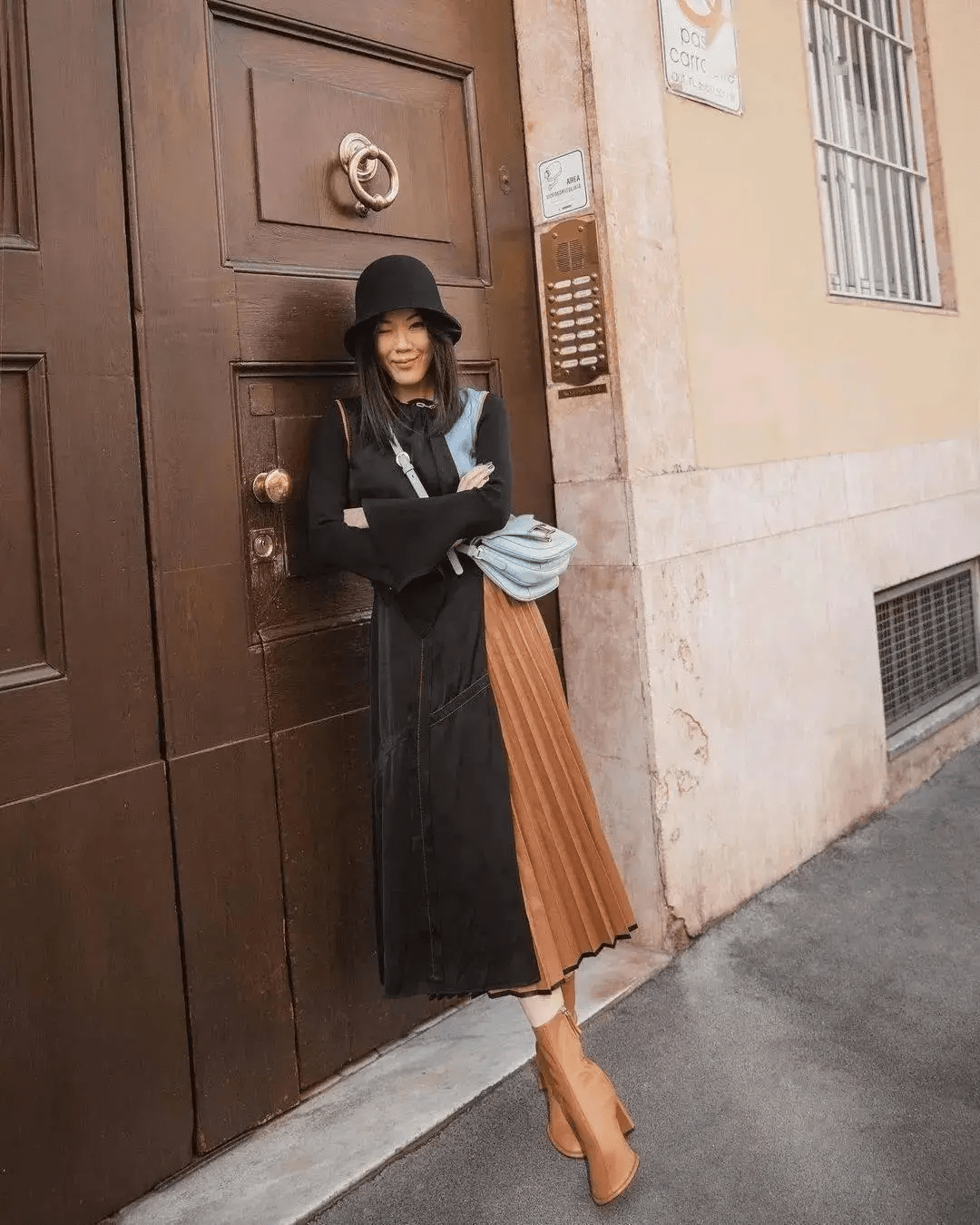 脚踝 马丁靴失宠了，今年流行九分裤+法式短靴，配羽绒服、大衣都气质